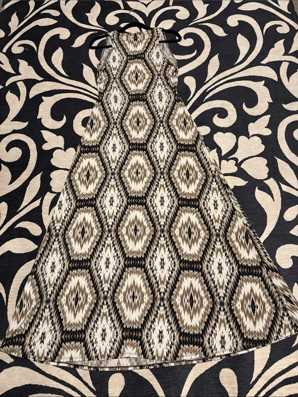 London Times Black White and Tan Geometric Maxi Dress - Picture 3 of 3
